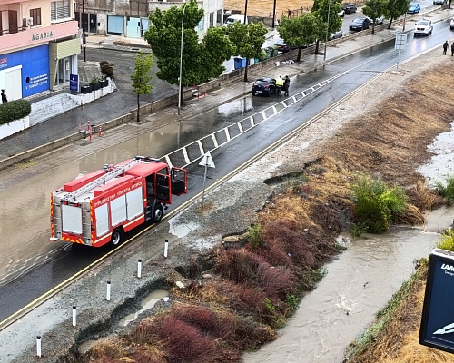 Παραμένει άστατος με βροχές, καταιγίδες και χαλάζι ο καιρός