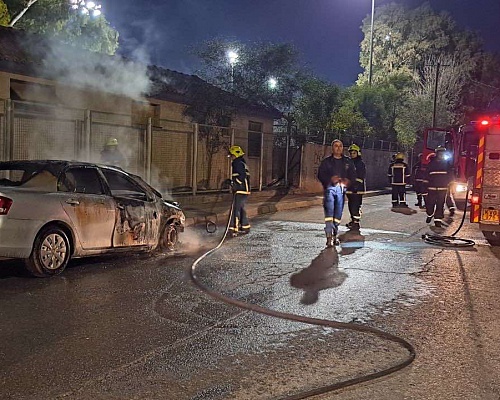 ΒΙΝΤΕΟ: Φωτιά σε όχημα τα ξημερώματα στον Άγιο Δομέτιο