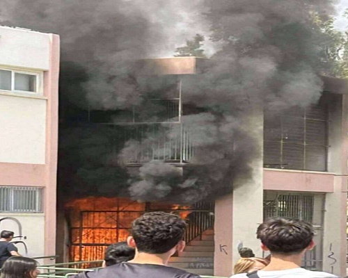Πέταξαν εύφλεκτη ύλη και πυρπόλησαν αποθήκη Γυμνασίου. «Αποθρασύνθηκαν οι δράστες» (pic)