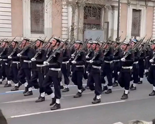 Ελλάδα: Έρευνα από το Πεντάγωνο για το υβριστικό σύνθημα κατά της Τουρκίας στην στρατιωτική παρέλαση για την 25η Μαρτίου