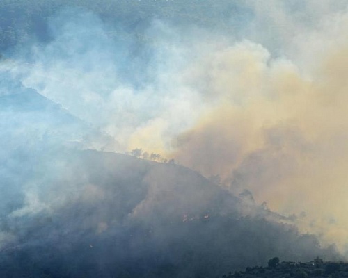 Πυρκαγιά στη Λεμεσό: Έγινε ανάκληση προσωπικού - Πολύωρη μάχη με τις φλόγες