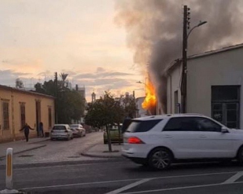 Φωτιά σε σπίτι στην Παλουριώτισσα (ΒΙΝΤΕΟ)