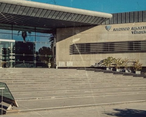 Σκανδαλώδεις χειρισμοί με έργο €42.000 σε πρώην Πρόεδρο Ανωτάτου-«Ο μόνος κατάλληλος», ενέκριναν ανανέωση χωρίς να έχει δουλειά