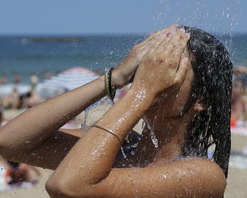 Καλοκαιριάζει για τα καλά, στους 38 σκαρφαλώνει ο υδράργυρος